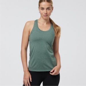 Vuori Lux Performance Tank Size Small